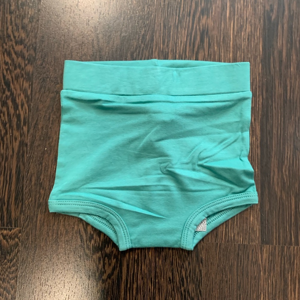 Kate Quinn retro bloomer